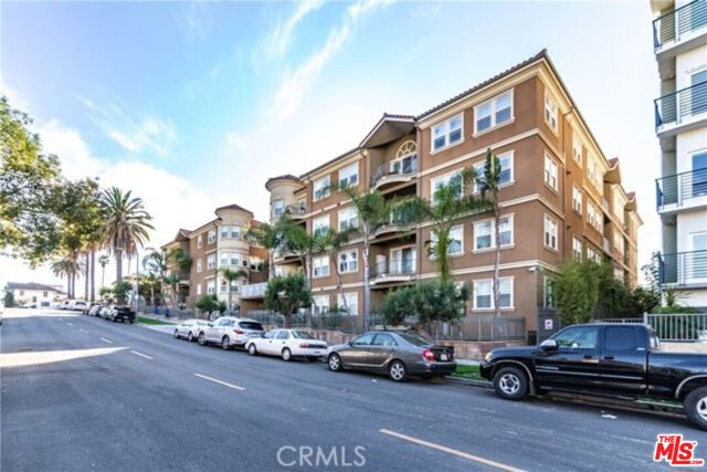 917 S New Hampshire Avenue, Los Angeles CA: https://media.crmls.org/mediaz/7cf2ef82-1e36-4279-a52f-0f466ce08f2c.jpg