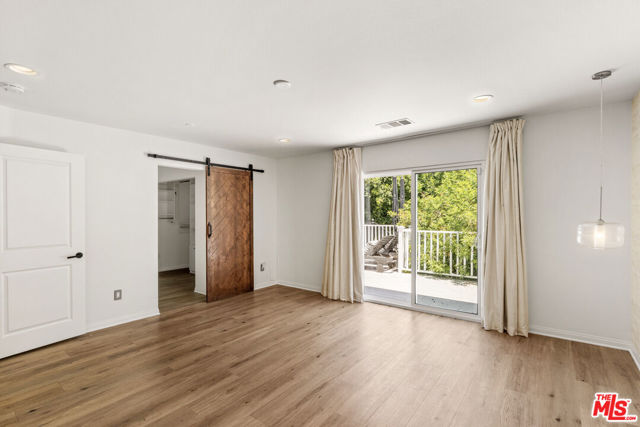 7676 Coldwater Canyon Court, North Hollywood CA: https://media.crmls.org/mediaz/7cf30b77-0d42-4c51-802e-c0489cc3837f.jpg