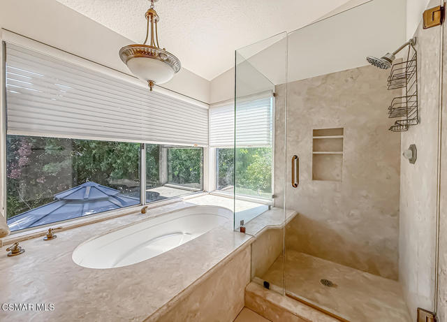 2848 Bayham Cir, Thousand Oaks CA: https://media.crmls.org/mediaz/7cf369ee-26a6-491c-b0d8-9125c04e7e77.jpg