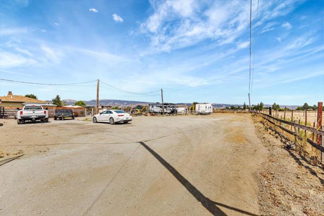 9650 Santa Teresa Boulevard, Gilroy CA: https://media.crmls.org/mediaz/7cf37784-4fcc-45b0-bdc1-2bf5405a936e.jpg