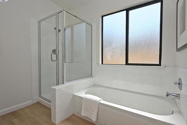28111 Ziele Creek Dr, Hayward CA: https://media.crmls.org/mediaz/7cf3a2f7-4cc6-4cb7-8f34-3ca886e502ab.jpg