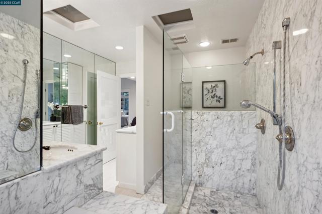 35 Tiger Tail Court, Orinda CA: https://media.crmls.org/mediaz/7cf3efc5-5231-424b-a553-58faca75b0ad.jpg
