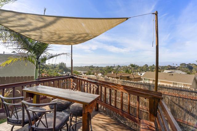 1007 Genie Ln, Cardiff by the Sea CA: https://media.crmls.org/mediaz/7cf40637-7c06-424a-8a36-57203a7bc134.jpg