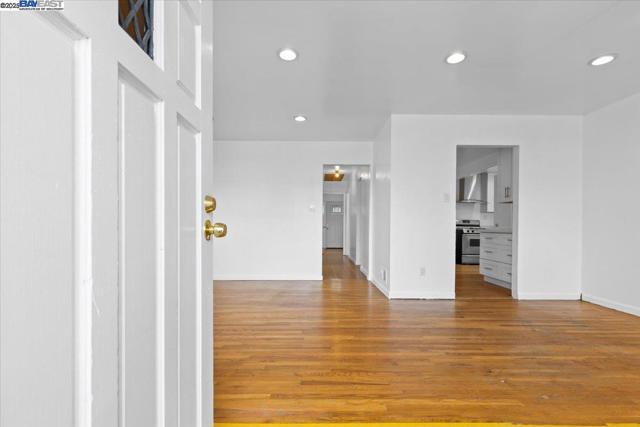 19650 San Miguel Ave, Castro Valley CA: https://media.crmls.org/mediaz/7cf4be36-a9d5-4ae9-af6f-ca76dcd5eeee.jpg