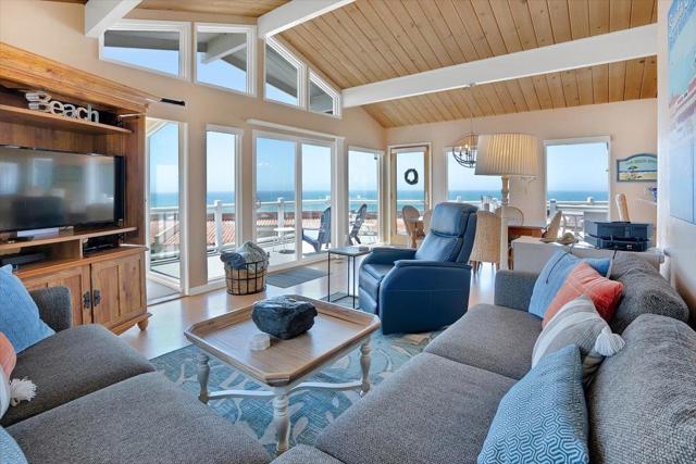 665 Sand Dollar Lane, Watsonville CA: https://media.crmls.org/mediaz/7cf4f74f-7a9d-483c-b94c-476f4fdc0e6e.jpg