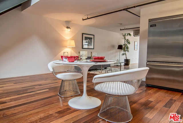 1046 Princeton Drive, Venice CA: https://media.crmls.org/mediaz/7cf54b18-ca3a-4ebf-a869-11494f5f2fed.jpg