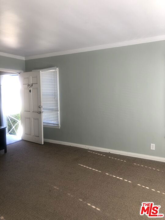 460 460 1/4 Kelton Avenue, Los Angeles CA: https://media.crmls.org/mediaz/7cf56904-b616-4b5b-b79d-6a9a517aaaa0.jpg