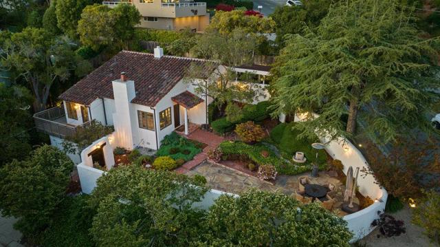 547 Monterey, Aptos CA: https://media.crmls.org/mediaz/7cf57765-3f1b-4c42-b240-ab910449058e.jpg