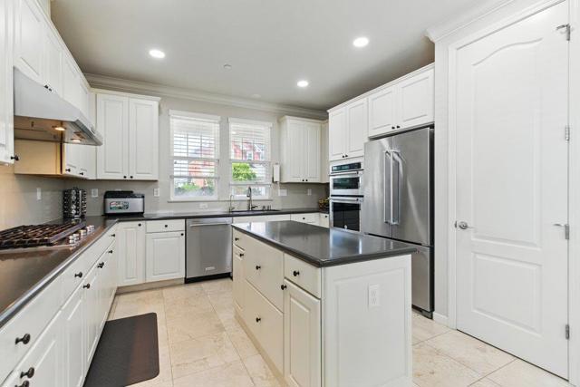 33831 Farmhouse Street, Fremont CA: https://media.crmls.org/mediaz/7cf578dd-0d91-494a-b38c-ec6f1b49faa9.jpg