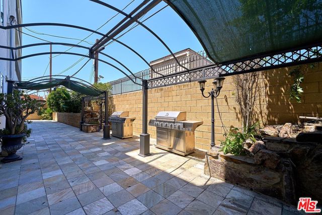 3061 W 12th Place, Los Angeles CA: https://media.crmls.org/mediaz/7cf5eac9-2df0-4ff2-943e-1953fb78796f.jpg