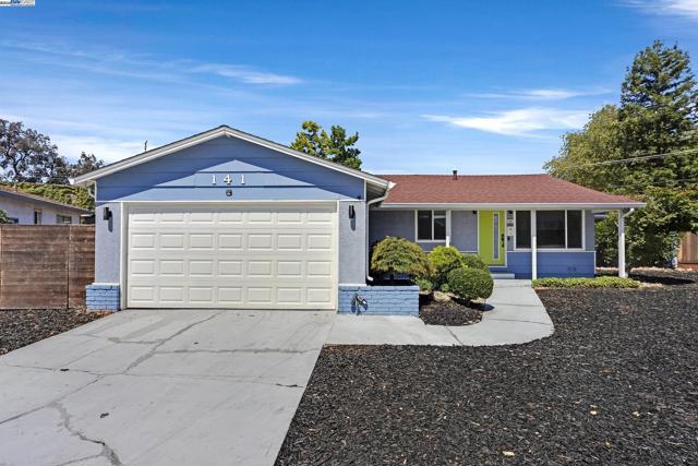141 Peony Ct, Fremont CA: https://media.crmls.org/mediaz/7cf5ebe8-04c0-4357-ac3f-102cf65e3ab6.jpg