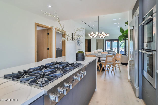 514 W Washington Boulevard, Pasadena CA: https://media.crmls.org/mediaz/7cf61fb4-e6cf-4b91-af38-82666da3d725.jpg