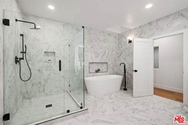 5439 Gentry Avenue, Valley Village CA: https://media.crmls.org/mediaz/7cf689bd-bc9e-4543-b47b-dc94b6de4cf6.jpg