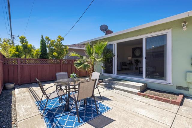 2225 Salisbury Way, San Mateo CA: https://media.crmls.org/mediaz/7cf695fe-e2db-47dd-9913-becf874feb64.jpg