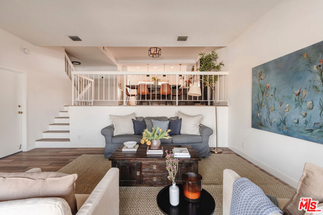 18348 Collins Street, Tarzana CA: https://media.crmls.org/mediaz/7cf7243a-1f2b-4009-a8a1-3d677f2a02b1.jpg