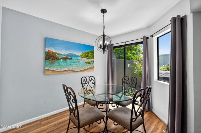 1182 Tivoli Lane, Simi Valley CA: https://media.crmls.org/mediaz/7cf7955f-7fe9-441c-8e40-3724dc0802da.jpg