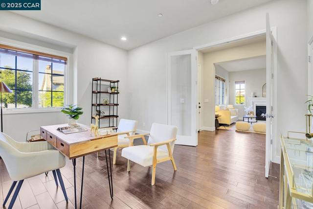 131 Wittenham Ct, San Ramon CA: https://media.crmls.org/mediaz/7cf79f59-a0c9-4462-9ceb-45655a05e165.jpg