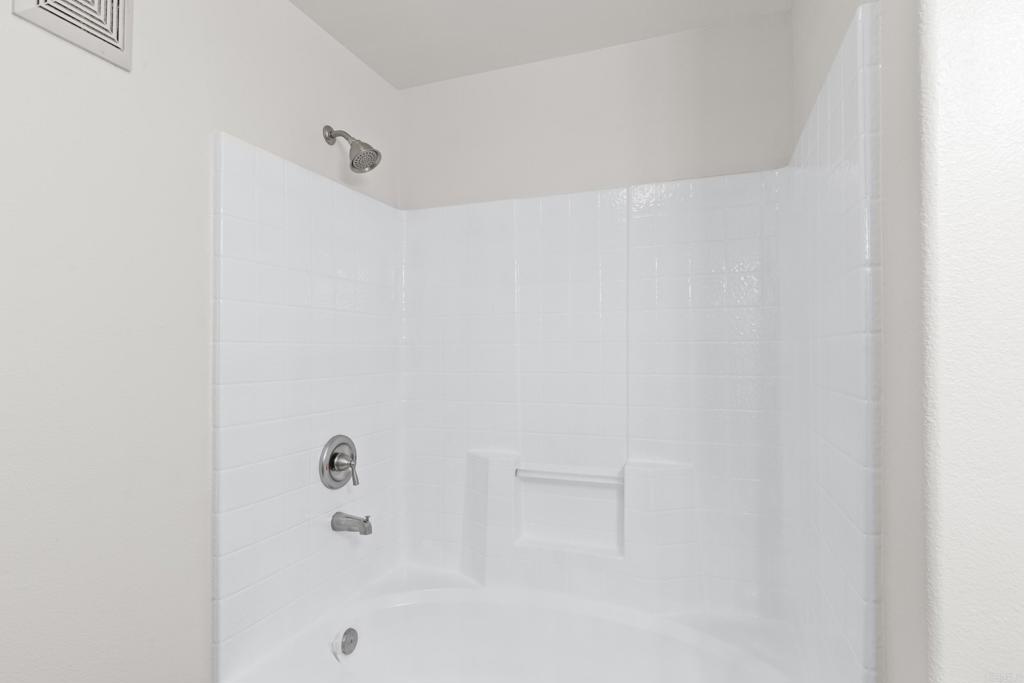 https://media.crmls.org/mediaz/7cf7f417-4906-459f-980f-f60caa4157f3.jpg?preset=X-Large