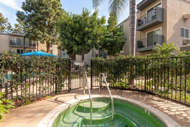 4860 Rolando Ct, San Diego CA: https://media.crmls.org/mediaz/7cf9072e-e549-4be3-a13e-30140c4772d2.jpg