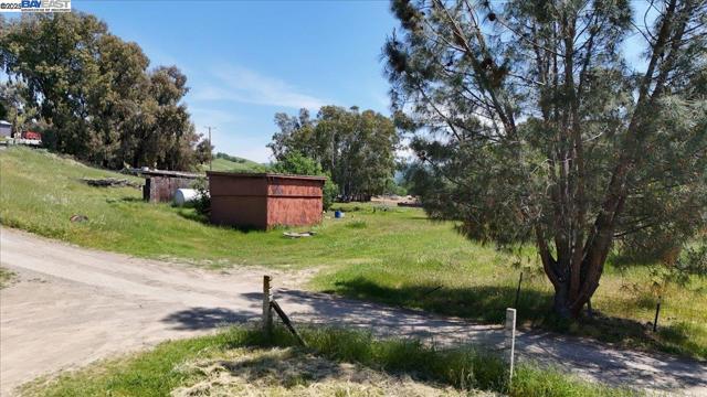 6400 Mines Rd, Livermore CA: https://media.crmls.org/mediaz/7cf9177b-8ba6-4b40-9b78-e2074c77529e.jpg