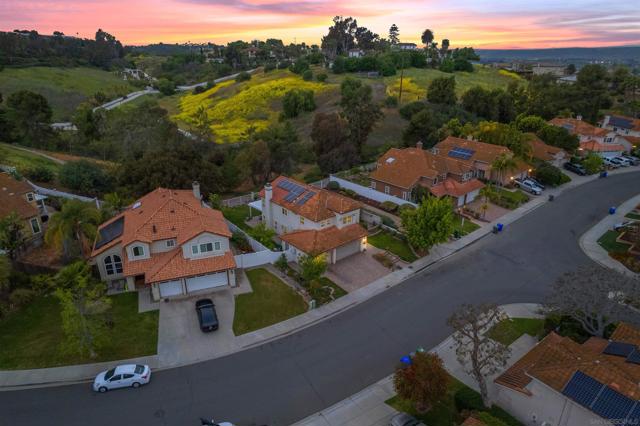 1205 Masterpiece Dr, Oceanside CA: https://media.crmls.org/mediaz/7cf95d91-72bf-42ad-8918-32fb8e881cfe.jpg