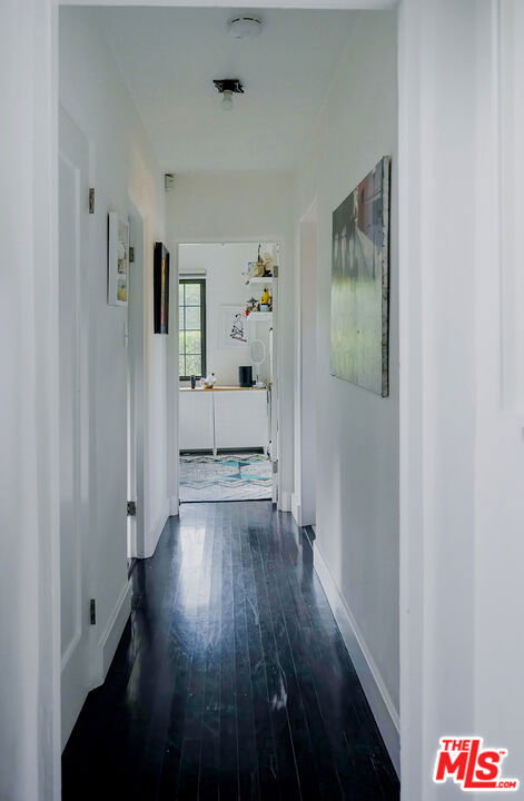 https://media.crmls.org/mediaz/7cf98507-d7fa-468f-a61c-aa34ca7d16af.jpg?preset=X-Large