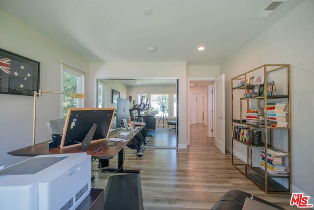 2760 E Glenoaks Boulevard, Glendale CA: https://media.crmls.org/mediaz/7cf9bac2-79b2-477f-bf41-42c8ec011640.jpg