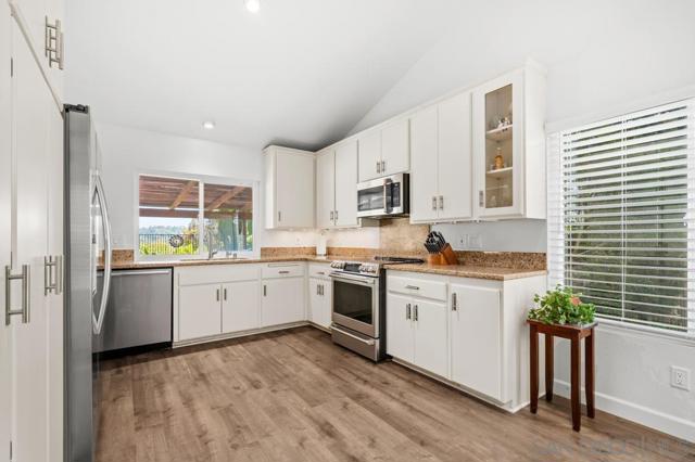17109 Cloudcroft Dr, Poway CA: https://media.crmls.org/mediaz/7cf9ff4e-d4df-4978-884d-0ed6229715c8.jpg