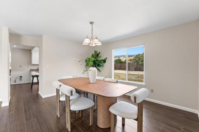 10980 New Avenue, Gilroy CA: https://media.crmls.org/mediaz/7cfc245a-b7c8-4ddc-be30-a3fb37797b83.jpg