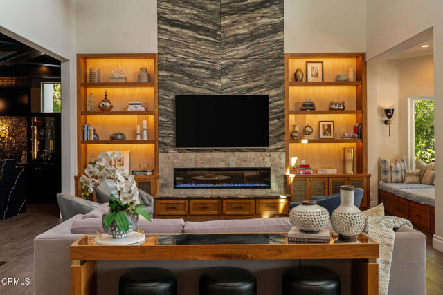 1069 Corte Barroso, Camarillo CA: https://media.crmls.org/mediaz/7cfcc6e6-803a-478c-b1ca-f02891c44166.jpg