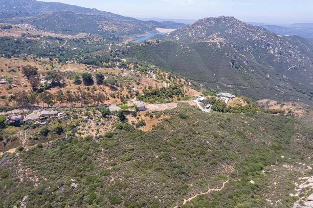 16677 Falcon Heights Rd, Ramona CA: https://media.crmls.org/mediaz/7cfd3561-ccf0-48f9-b059-f2dd266055a0.jpg