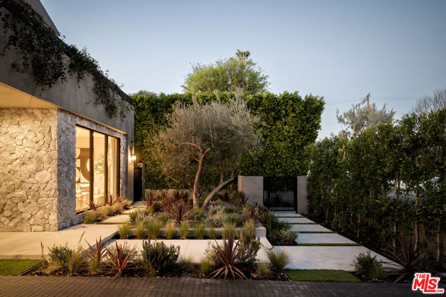 4165 Nagle Avenue, Sherman Oaks CA: https://media.crmls.org/mediaz/7cfdd26d-5318-40ce-a5a7-ff5fdcaf2c93.jpg