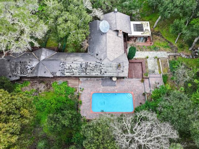 380 La Questa Way, Woodside CA: https://media.crmls.org/mediaz/7cfef968-0bbc-4ae4-8e29-e5aa7a1a2a46.jpg