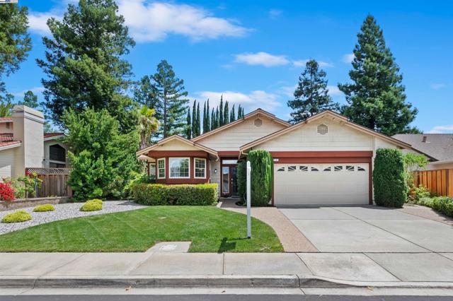 4182 Garatti Court, Pleasanton CA: https://media.crmls.org/mediaz/7cff3eae-be43-4de8-91ea-8c51a8c6a9cd.jpg
