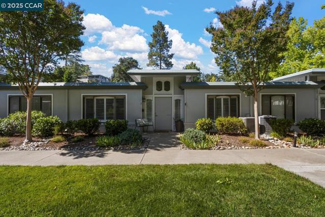 1501 Oakmont, Walnut Creek CA: https://media.crmls.org/mediaz/7d0041a8-d685-48da-93d2-30c567bb5167.jpg
