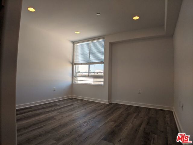 5143 White Oak Avenue, Encino CA: https://media.crmls.org/mediaz/7d007fdd-18d5-4b7d-835b-9506dca801e0.jpg