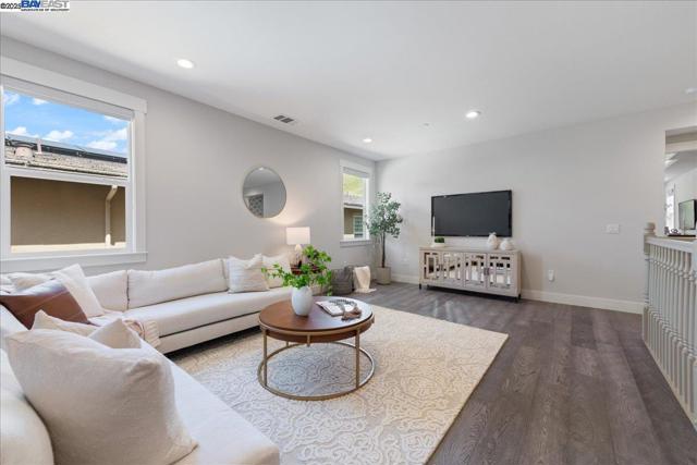 7259 Lembert Hills Dr, Dublin CA: https://media.crmls.org/mediaz/7d008a1c-410a-4aee-ae28-6cb61b76bc5c.jpg
