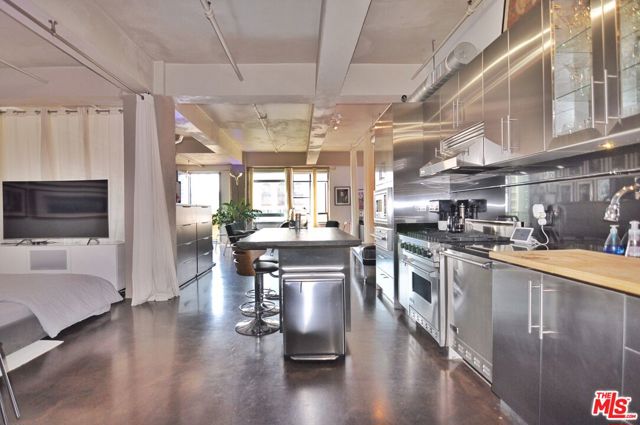 849 S Broadway, Los Angeles CA: https://media.crmls.org/mediaz/7d00e5fc-d062-47de-bc7d-1f5704a81b94.jpg