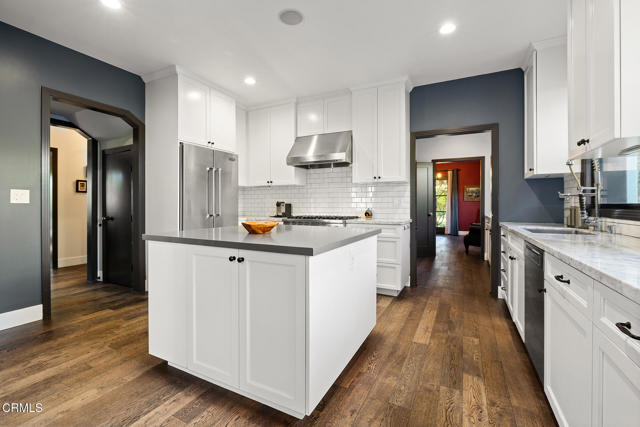1052 New York Drive, Altadena CA: https://media.crmls.org/mediaz/7d011a01-0dd0-4705-9548-884aad18638e.jpg