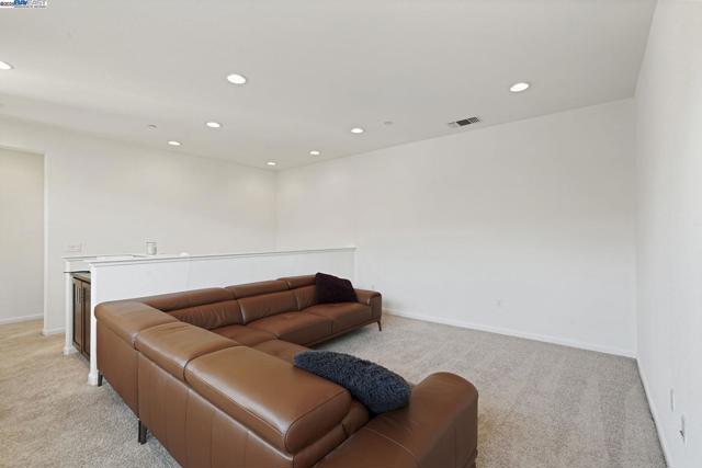 1025 S Fowler Ln, Mountain House CA: https://media.crmls.org/mediaz/7d0192f7-6bff-4c24-86d8-cac26a4fd6ab.jpg