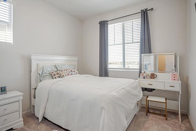 859 Helmsley Dr, Vacaville CA: https://media.crmls.org/mediaz/7d01ab61-6e98-47b4-a510-64e7b86d6f98.jpg