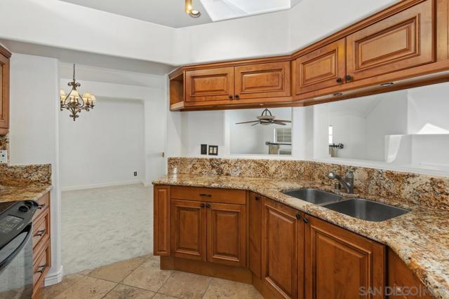 8585 Via Mallorca, La Jolla CA: https://media.crmls.org/mediaz/7d020c30-ef00-490c-a4f2-91990e1054f7.jpg