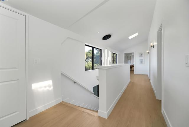 102 Castlewood Dr, Pleasanton CA: https://media.crmls.org/mediaz/7d027ccc-4b4e-4bec-ba1d-a9d290d80f5a.jpg