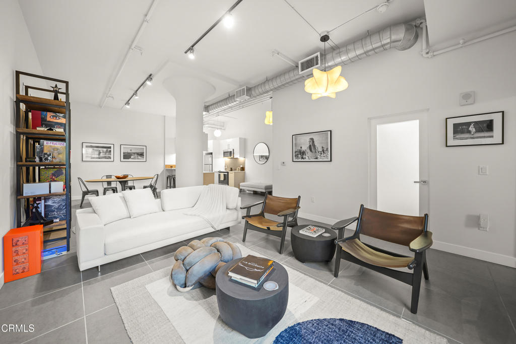 939 S Broadway #714