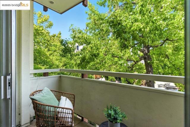 2601 College Ave, Berkeley CA: https://media.crmls.org/mediaz/7d03415e-7fb2-4a1f-9b18-9c737c884545.jpg