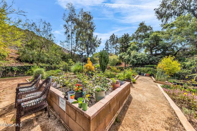 224 Oakleaf Drive, Thousand Oaks CA: https://media.crmls.org/mediaz/7d034a57-348e-4148-a0ce-37dabbbb46cd.jpg