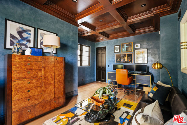 3901 Longridge Avenue, Sherman Oaks CA: https://media.crmls.org/mediaz/7d035b67-f69d-435f-956a-c10b1ca66939.jpg