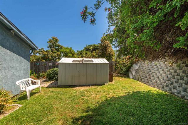 2701 Harriet St, Oceanside CA: https://media.crmls.org/mediaz/7d03bf4b-2ebd-4b15-b775-0d7dd0f8e267.jpg