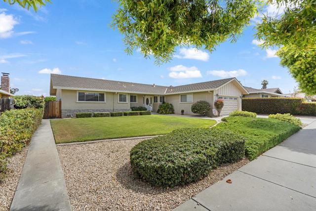 1500 Sunset Drive, Hollister CA: https://media.crmls.org/mediaz/7d04374e-04aa-46cf-9773-164484d61e80.jpg
