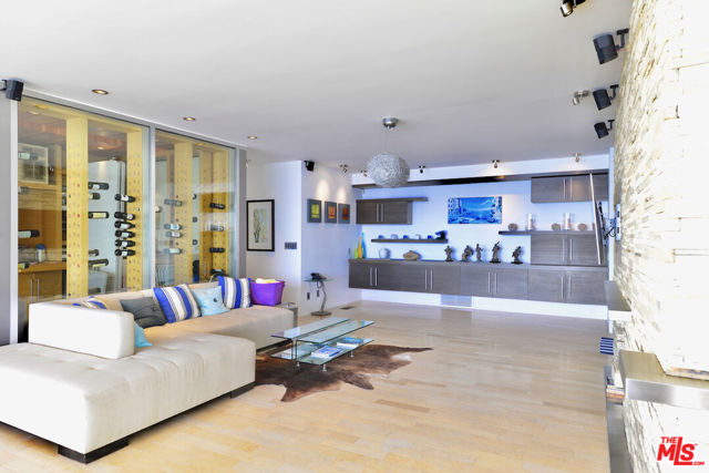 24826 Malibu Road, Malibu CA: https://media.crmls.org/mediaz/7d0527c8-b397-4518-928a-79d00aebf80f.jpg